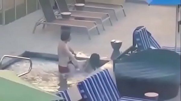 Flagras De Casal Na Piscina