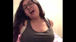 Latina se masturbando