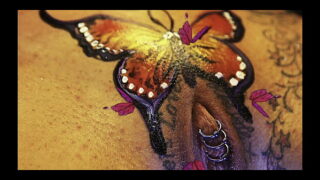 Tattoo borboleta na barriga