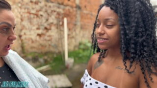 Novinha dando para dois na frente da madrastra
